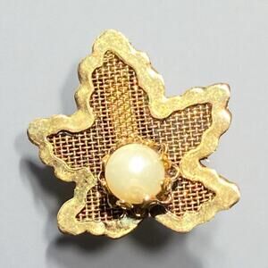 Vintage Goldtone Maple Leaf Brooch Faux Pearl Pin Canada Symbol Nature 3/4 in
